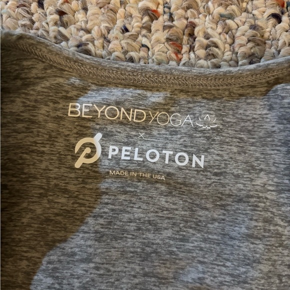 Beyond Yoga Crop Size Small - Picture 3 of 3